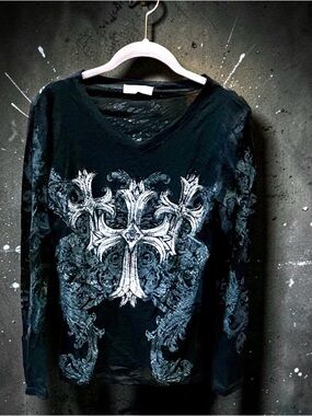 WB Atlas Black Cross Long Sleeve Pullover V Neck Tee.  Sz M/L  NWT